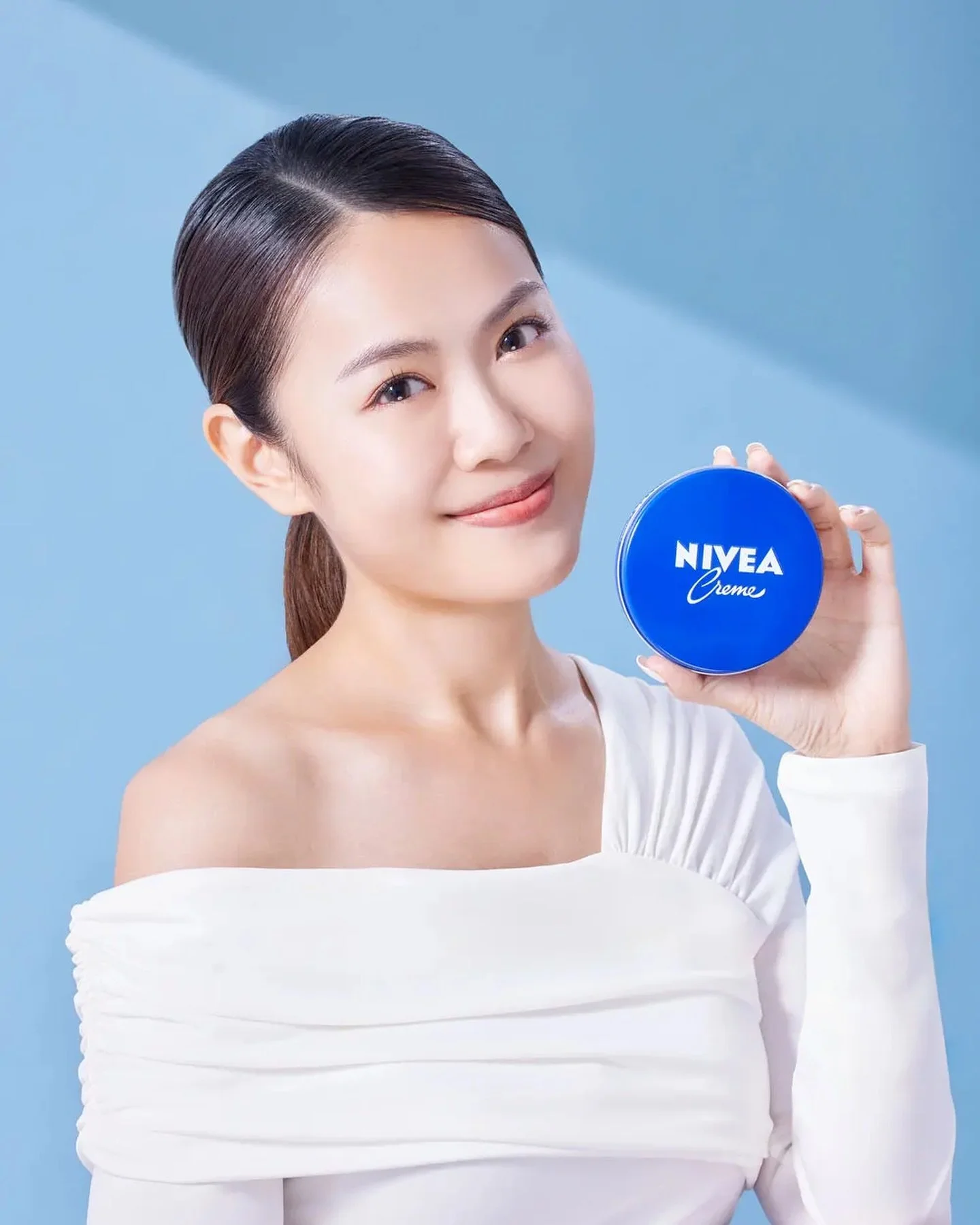 @nivea_hk | @cosmopolitan_hk
Makeup for #鍾芯豫 @chungsumyue 
MUA Hana @hana.makeup.hk
MUA assistant Yinlam @hana.makeup.studio.hk
Hair @easfu @admixhairstyling 
本地著名的氣候倡導者🌎,矢志為環境保育出心出力🔥同樣提倡女性權益,支持女生追夢的全球No.1 *護膚品牌 @nivea_hk ,今年與Natalie一拍即合,並決定伙拍國際時