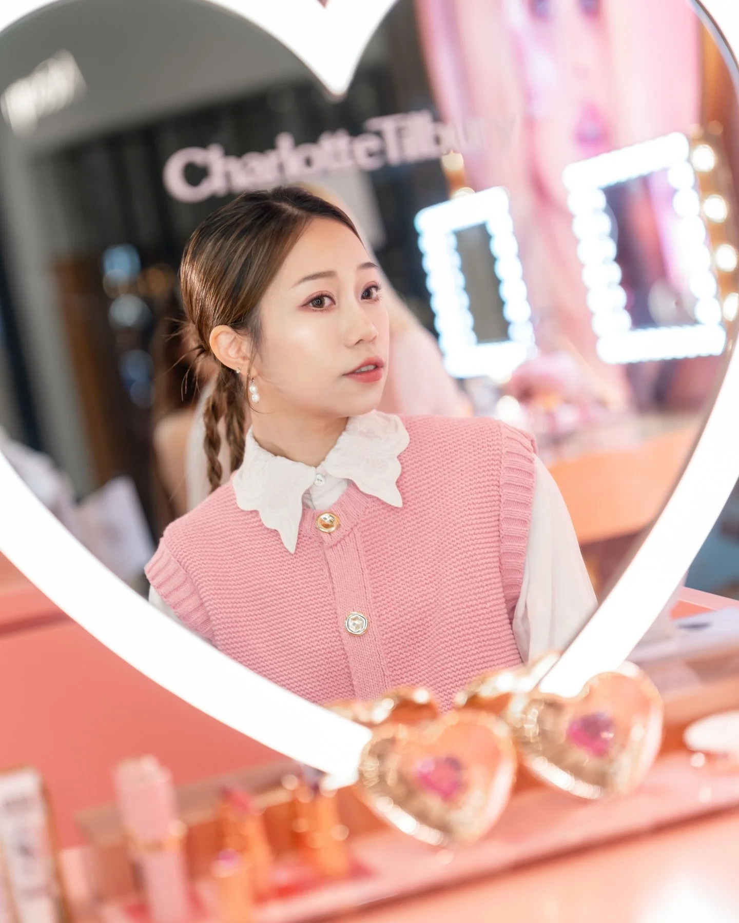 率先試用全新限量版PILLOW TALK BEAUTY SOULMATES PALETTES心動夢幻氣色盤💓✨

由即日至4月16日 🗓️
Charlotte Tilbury 於銅鑼灣希慎廣場一樓中庭
特設「PILLOW TALK HOUSE OF LOVE」期間限定店
探索令人一秒傾心的 PILLOW TALK 夢幻心動系列💋

仲有仲有！ 最令人矚目嘅係4月17號Charlotte Tilbury 
將會推出心動粉氣墊❗️❗️亞洲獨家發售😍
大家記得密切留意💓📞

@charlo