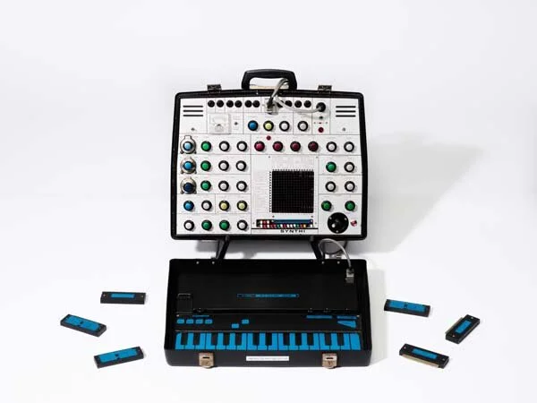 MESS_COLLECTION_EMS_Synthi_AKS_1919.jpg