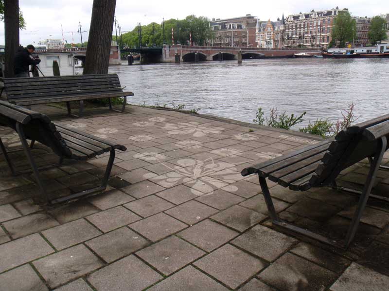 street-art-reverse-graffiti-cleaned-advertising-benches-amsterdam.jpg