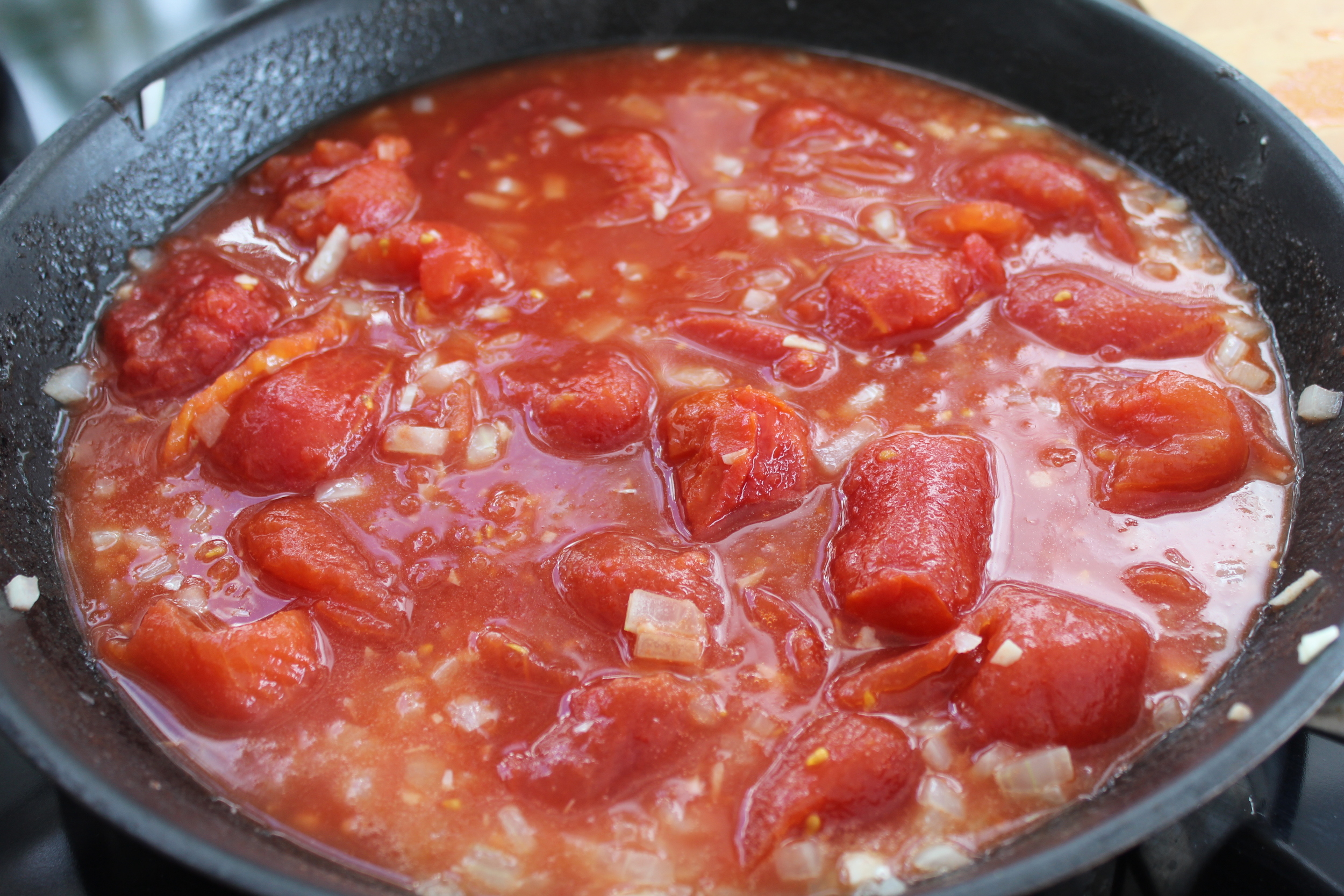 tomater i panne til spagetti m skjell.JPG