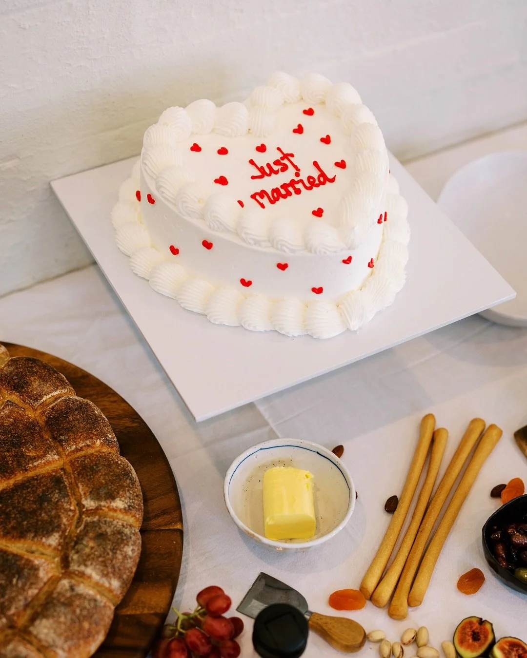 Sweet beginnings and vintage vibes 🍰✨

Celebrating the &ldquo;just married&rdquo; moment with a cake as timeless as our love &mdash; classic, heart-shaped, and beautifully retro. Love never goes out of style! 

#slashatelier_wedding #sydneyweddingph