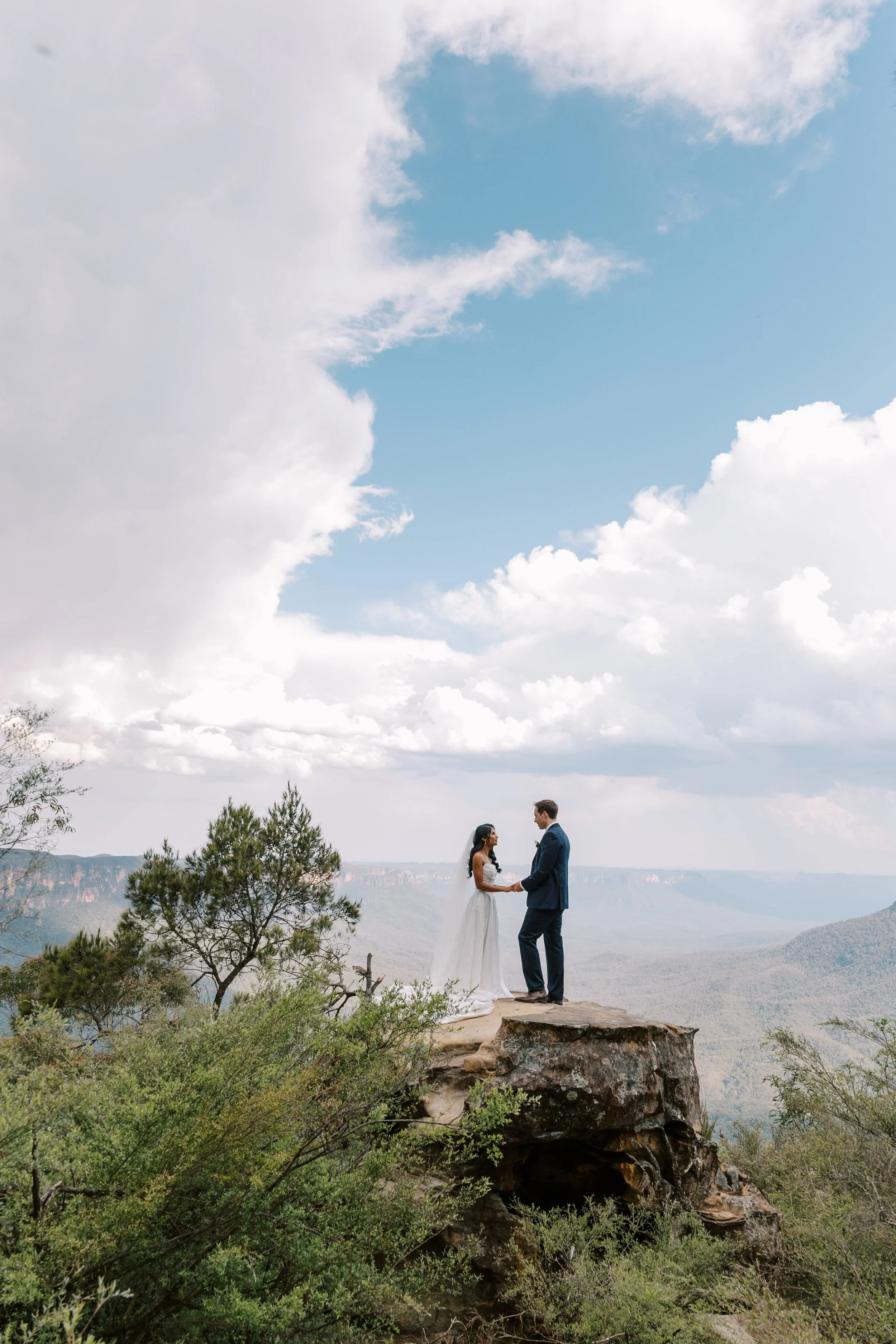 A Blue Mountains Romance: Intimate Moments to a Sunset Dash at Lincoln's Rock