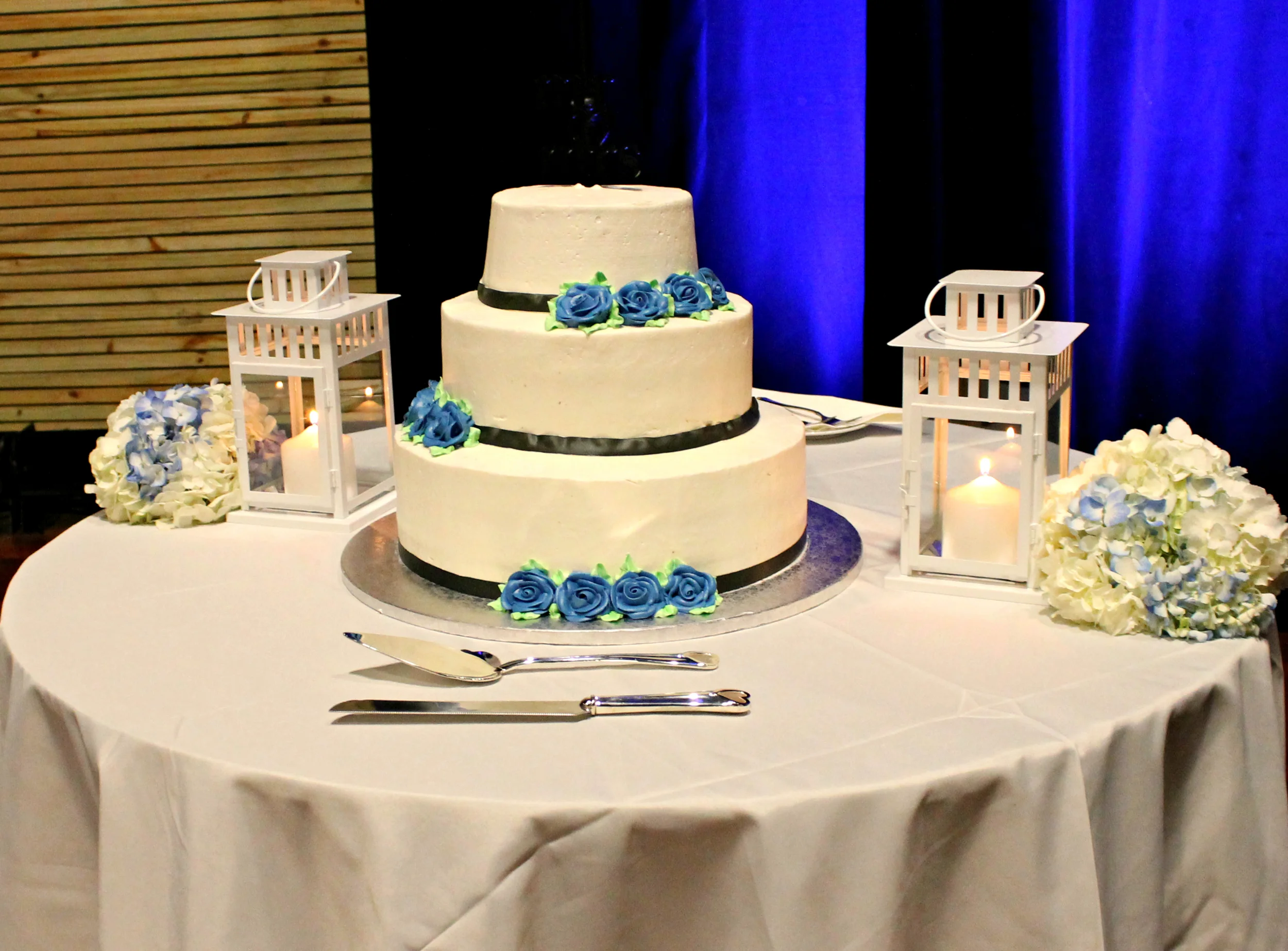 A Wedding at The Borland Center for Performing Arts in Palm Beach Gardens | Gerilyn Gianna Event and Floral Design