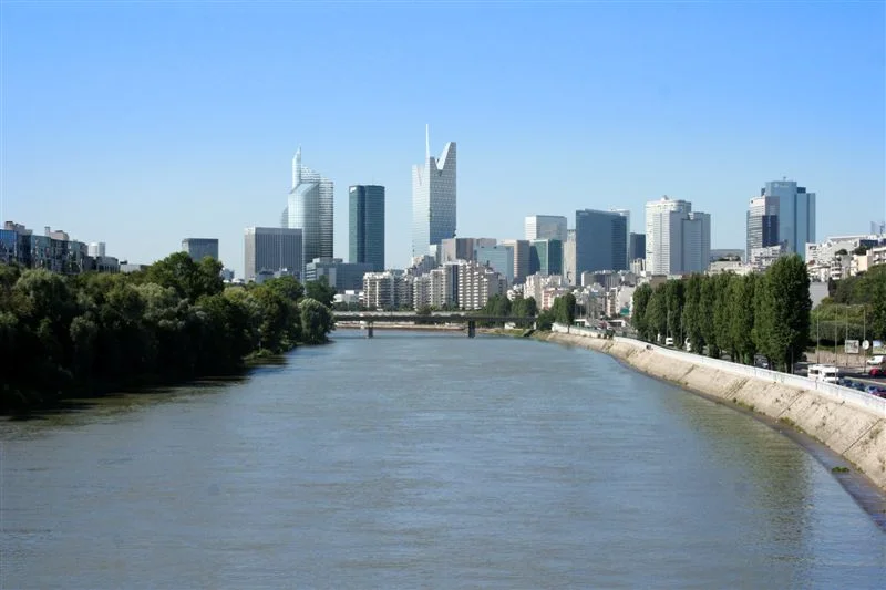 112-01-Tour-Generali-V6-vue-jour-sky-AXA-01-06.jpg
