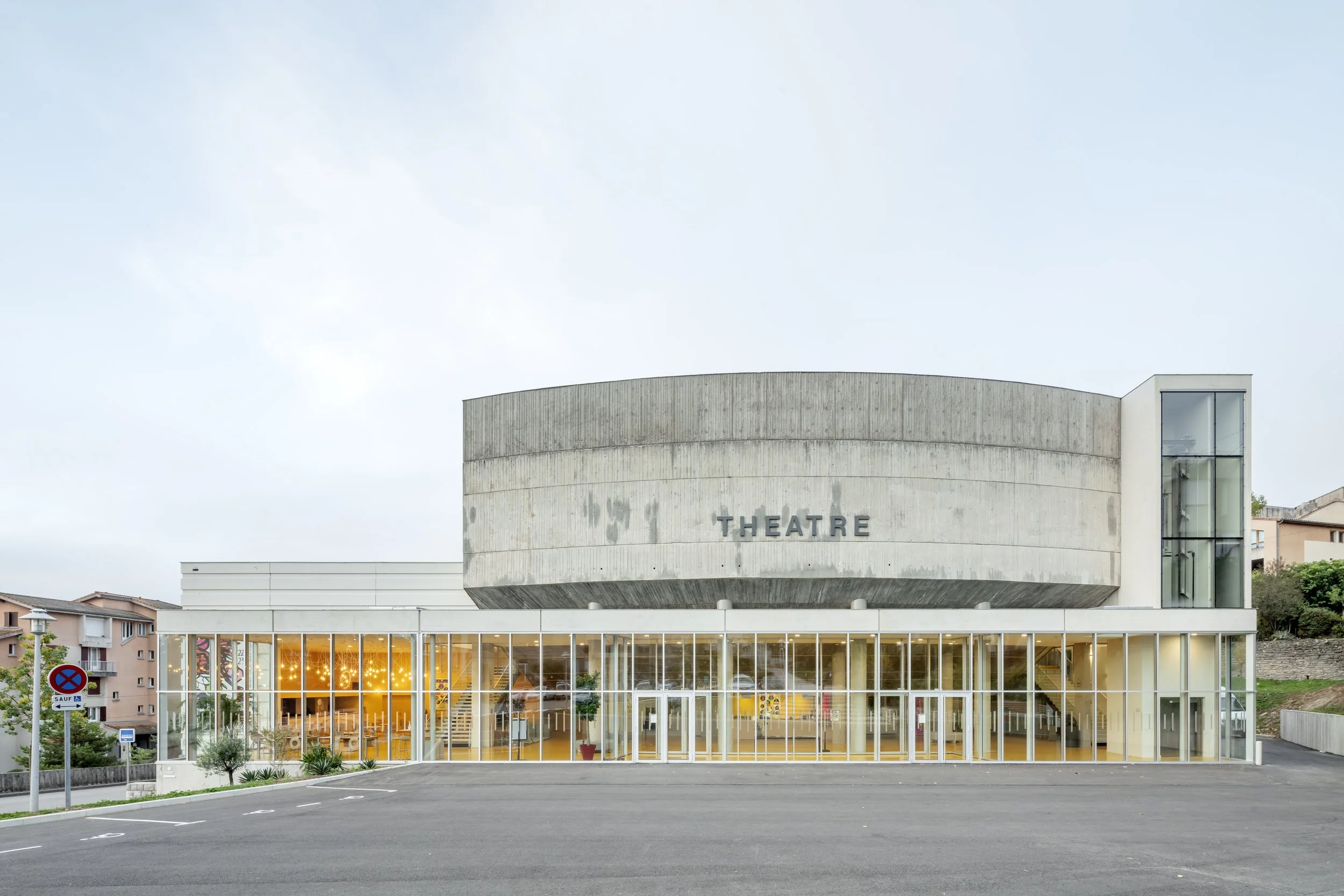 theatre privas 2.jpg