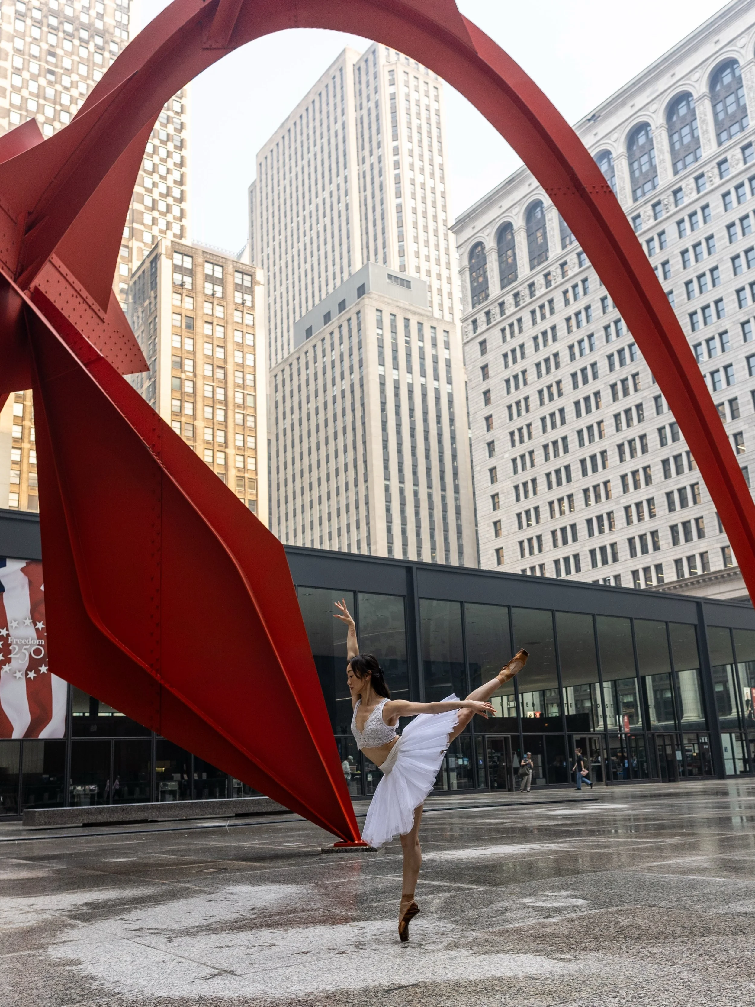 Amazing photoshoot with the one and only @meganlchiu !! At three iconic @chicago landmarks! Such a fun time. Thanks Megan! #thebean #chicagotheatre #calder
