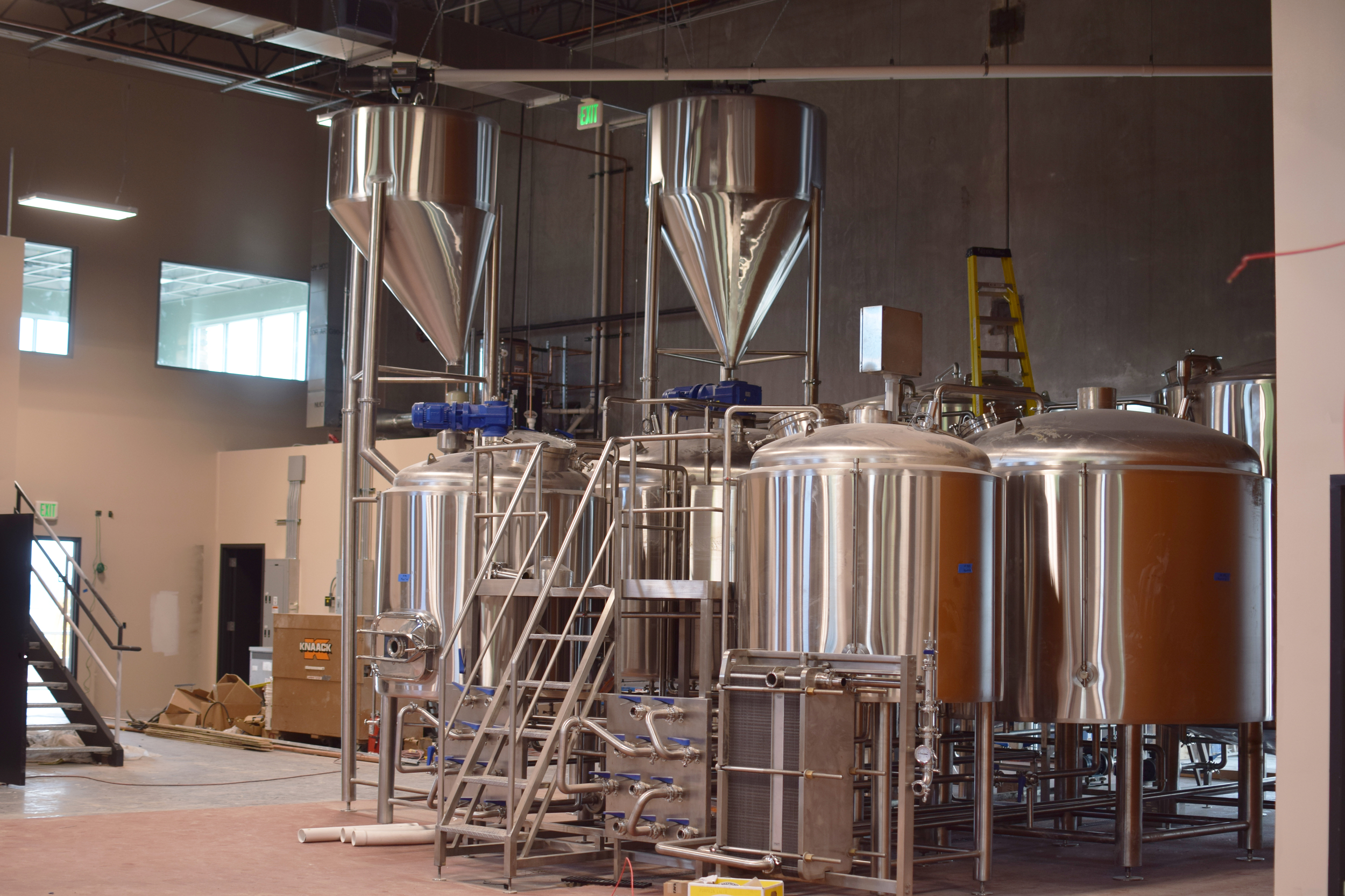 A special thanks to Deutsche Beverage Technology and their excellent craftsmanship of this stellar brewhouse! 
