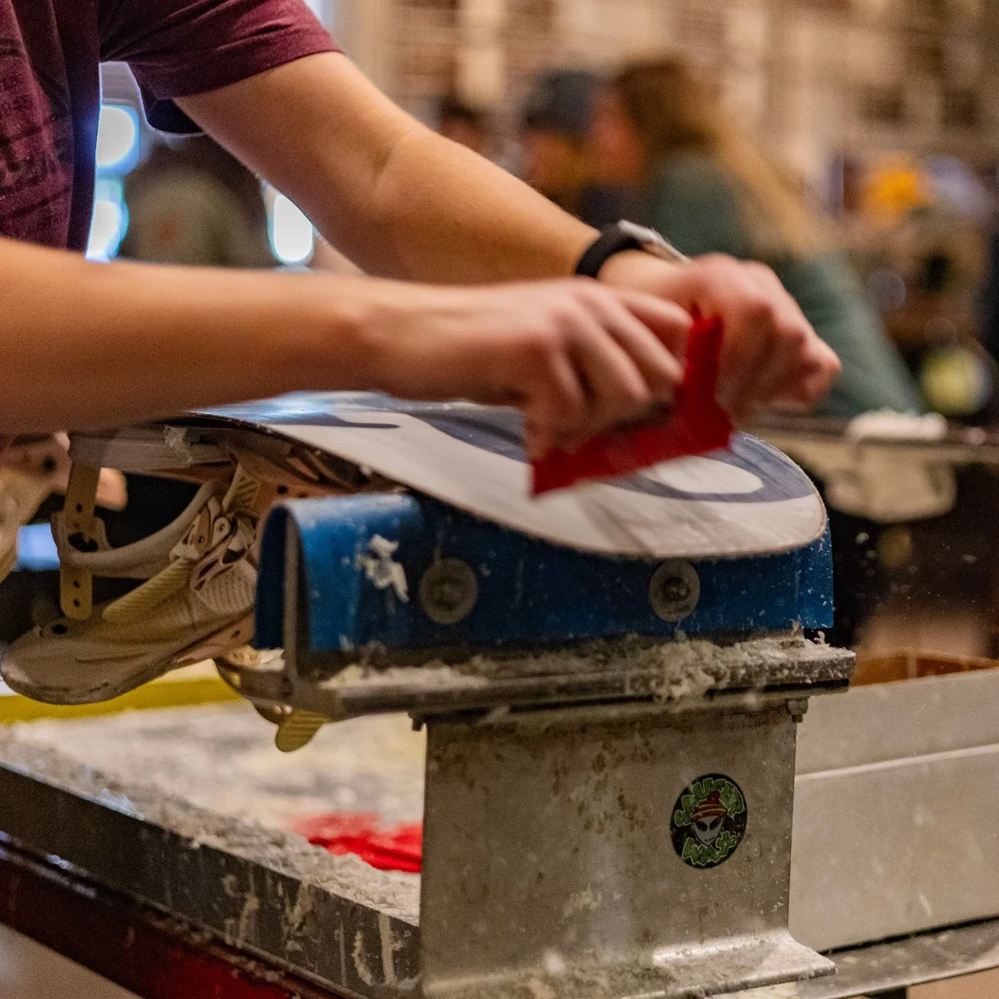 ⛷ Come out to the brewery tomorrow - Wednesday, 2/18 from 5-9pm - for the final Ski X Board Tune Night of the season! 🏂 $30 gets you a wax &amp; edge from Saucer Wax for a pair of skis or a snowboard, as well as a drink while you wait. You can also 