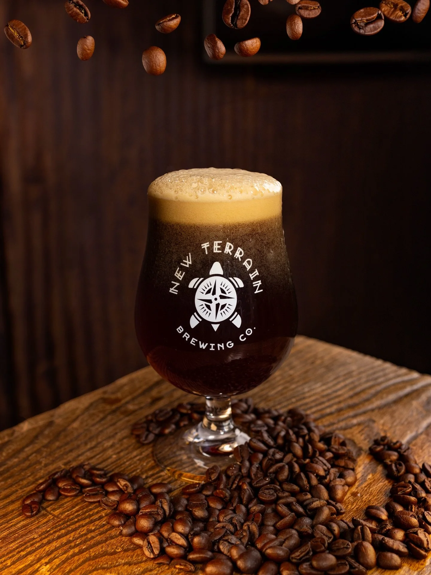 ☕️Dobro Joe - Double Brown Ale w/ Coffee☕️

Starting with a Double Brown ale that clocks in at 7.6%, Dobro Joe is boldly brewed with locally roasted coffee from @RedSiloCoffeeRoasters. Named for both its DOuble BROwn roots and the resonator guitar th