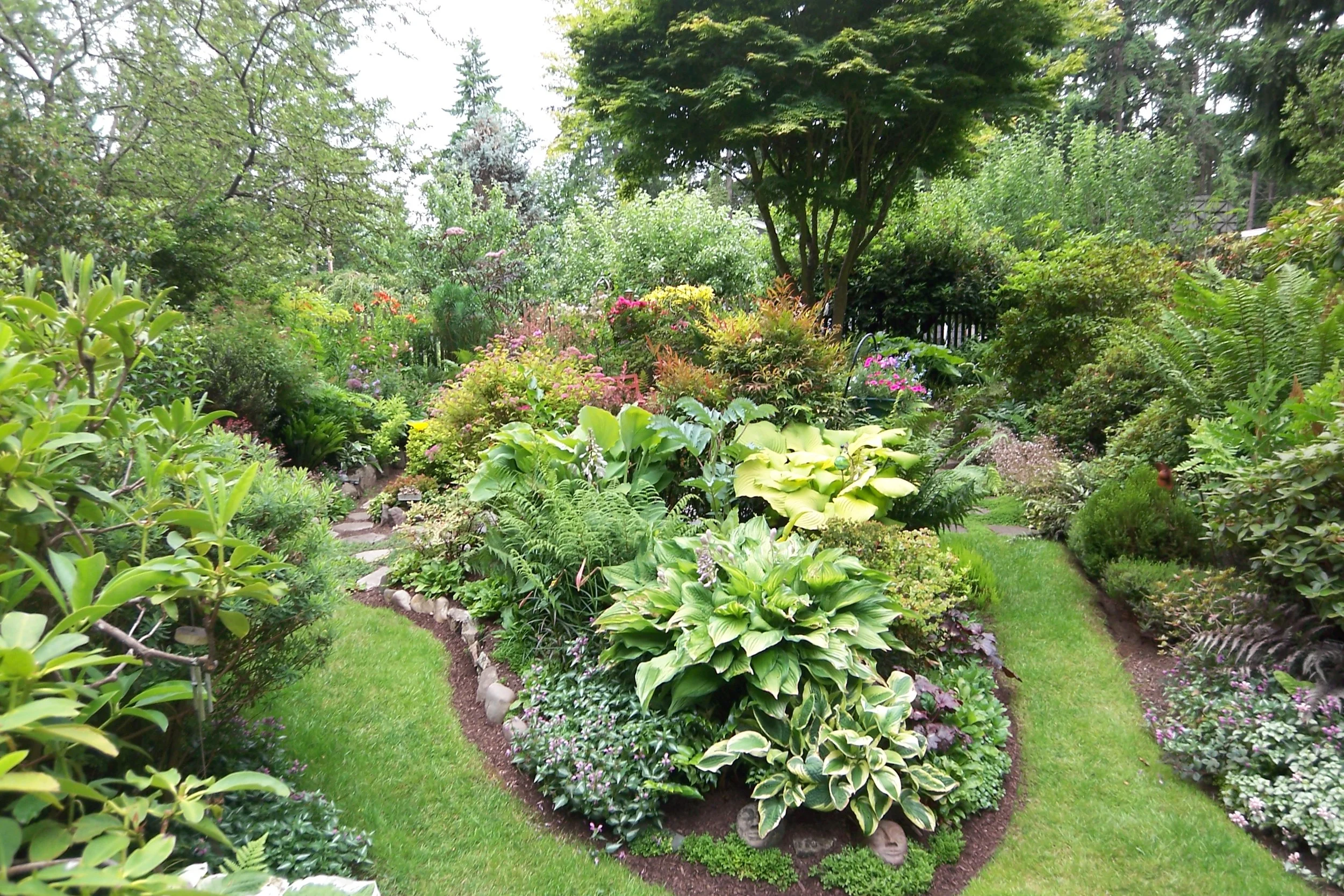 Linda's lush garden is a spectacular achievement — Gardeny Goodness!