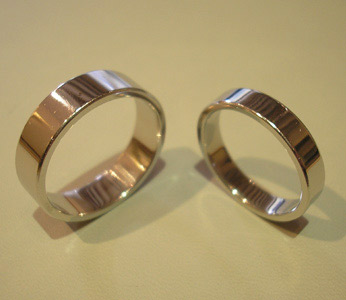 pair-white-gold-wedding-rings.jpg