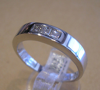 white-gold-diamond-wedding-ring.jpg