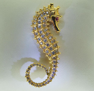 seahorse-brooch-diamond-yellow-gold.jpg