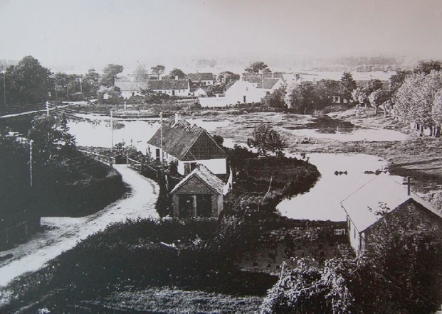   Grøndholmen set fra kirketårnet - 1916. Bemærk, at gadekæret dengang bestod af flere søer  