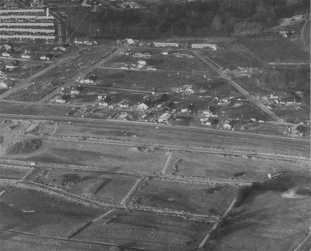 Billedet er fra 1969 og taget mod vest med Blovstrød Allé midt i billedet. Bemærk, Sjælsøparken øverst til venstre.