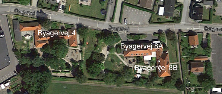 Forvaltningen foreslår, at bygningen længst mod øst (Byagervej 8B) udvides til Blovstrød Børnehus ved en ombygning og udgør i alt ca. 300 m2 for de to etager