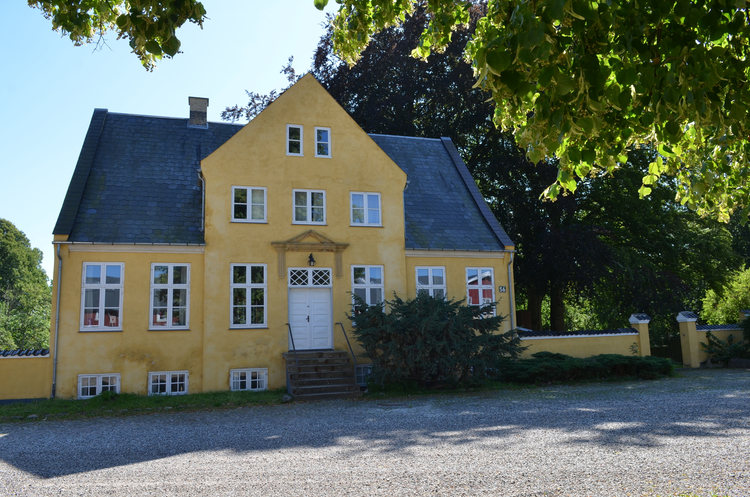 Hovedbygningen af gården 'Sandholm'.