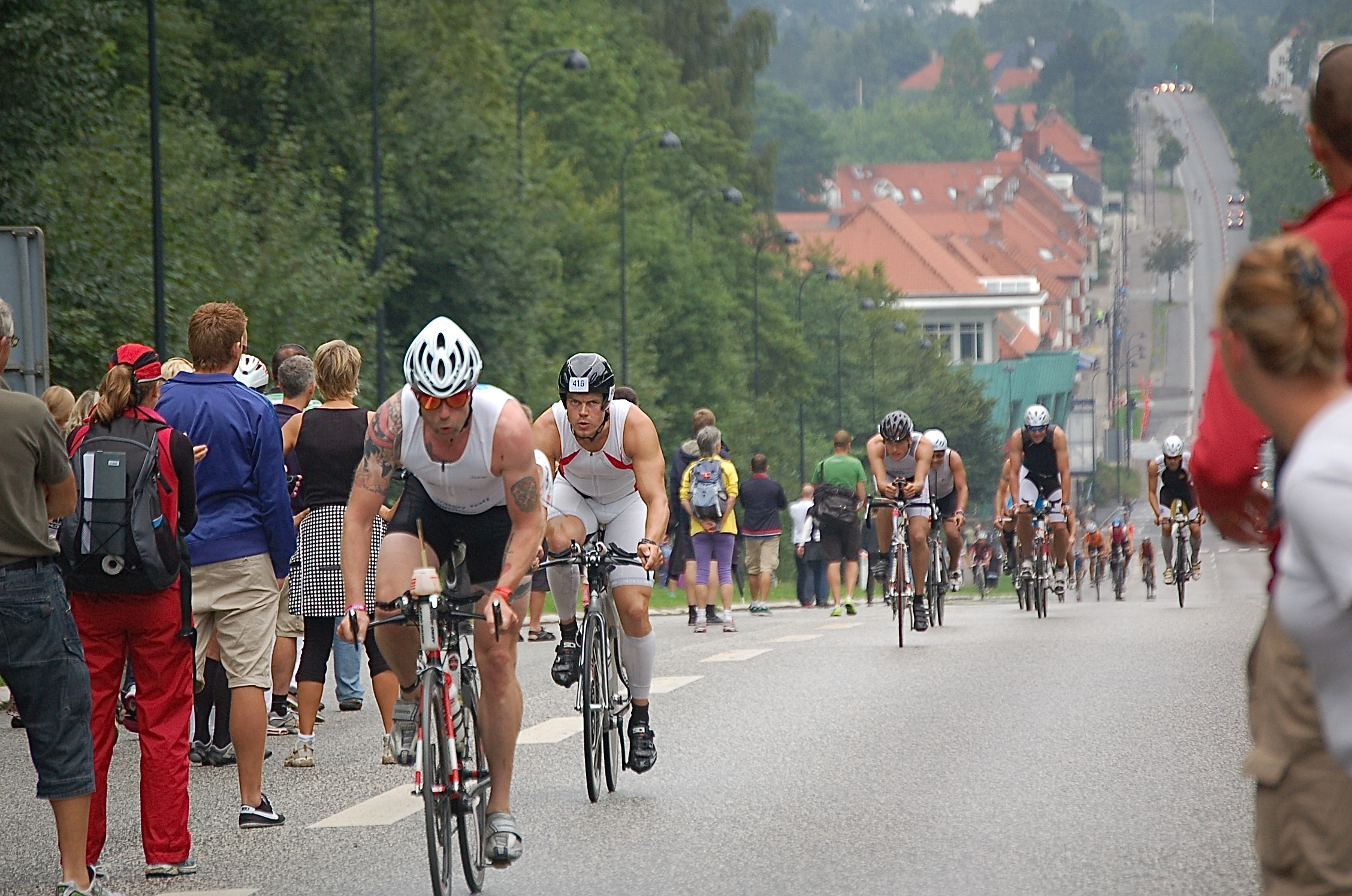 IRONMAN-cykelløbet afvikles bl.a. på Kongeven fra Kirkeltevej og mod syd til Lyngby. Arkivfoto fra Kongevejen ved Geels Bakke: AOB