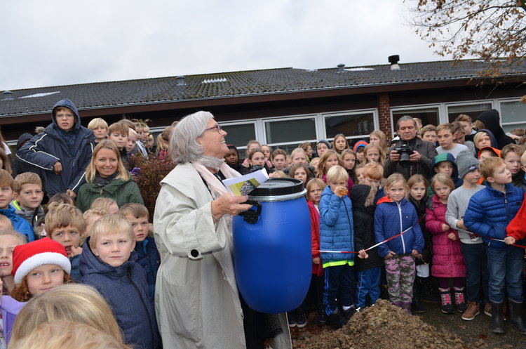 Eleverne på Blovstrød Skole havde emneuge om fortid og fremtid: 'Tidsrejsen'. Ugen sluttede med nedlæggelse af en tidskapsel. LÆS ARTIKEL