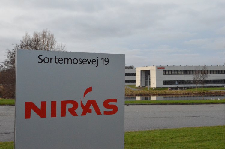 Nu er fusionen imellem Alectia og Niras fuldt indfaset, hvilket bevirker, at der ikke længere er plads nok i bygningerne på Sortemosevej. Niras skal derfor bygge ud. Foto: AOB