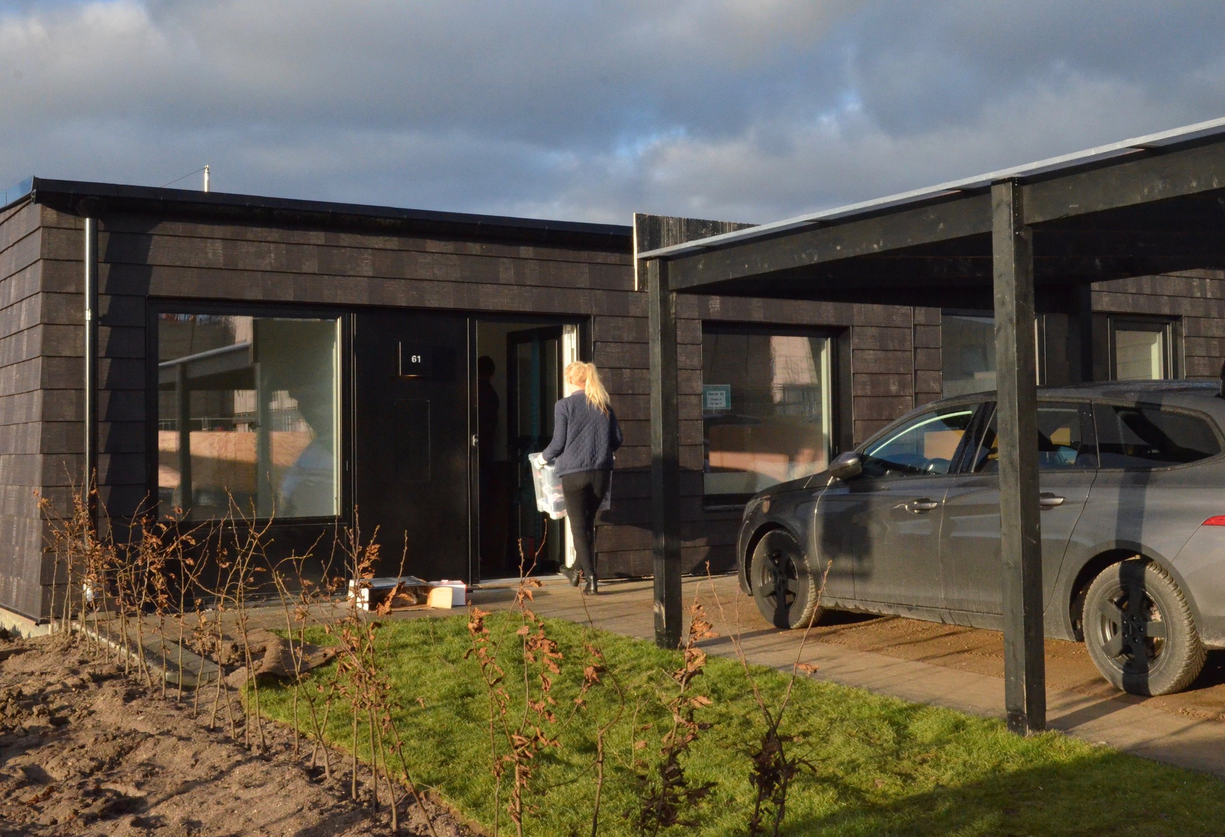 Allerød er fortsat blandt de populære kommuner at bo i, viser en opgørelse. Her i Drabæk Huse i Blovstrød har de første 15 nye beboere fået overrakt nøglen og er flyttet ind. Foto: AOB