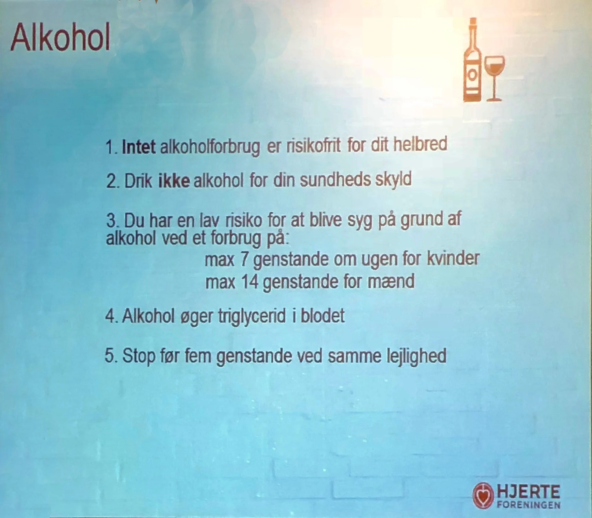 En overraskelse: Man har altid hørt, at et glas rødvin om dagen var sundt og godt. Men nu siger Hjerteforeningen: "Drik ikke alkohol for din sundheds skyld! - Intet alkoholforbrug er risikofrit for dit helbred!" Foto: AOB