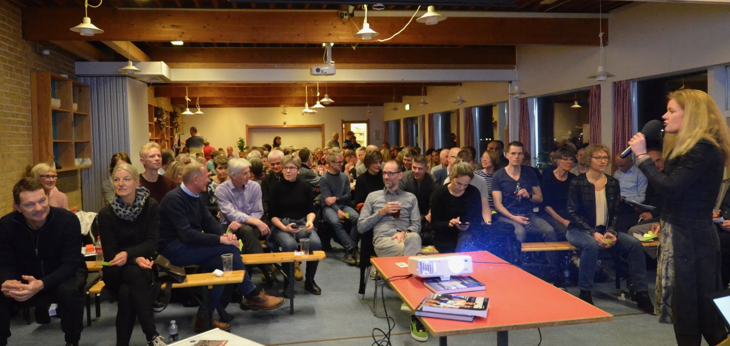 Der var fuldt hus - og spænding lige til det sidste. Foto: AOB