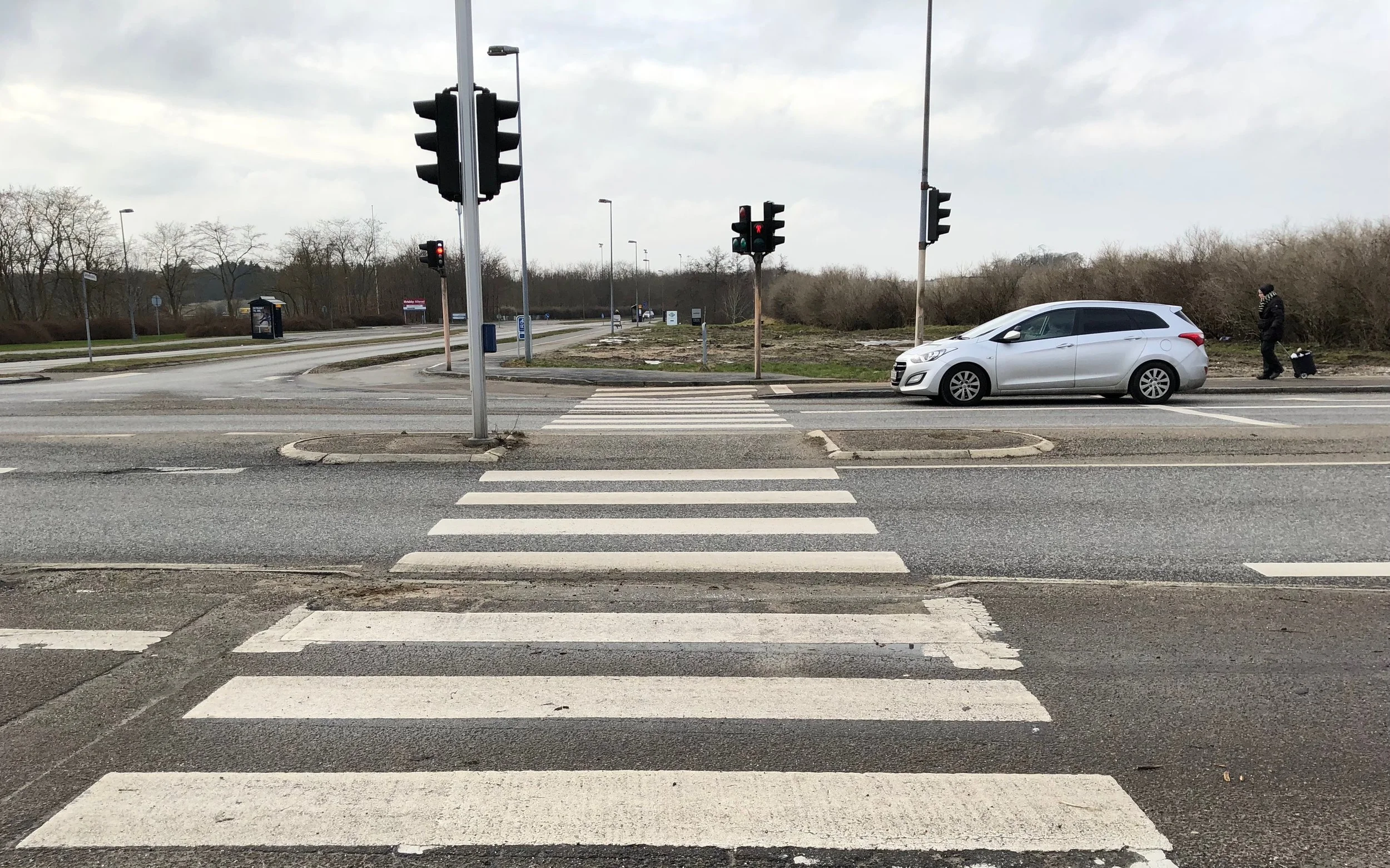 Der er tre steder på Kongevejen, hvor man kunne ønske sig fodgængermarkering som denne. Foto: AOB 