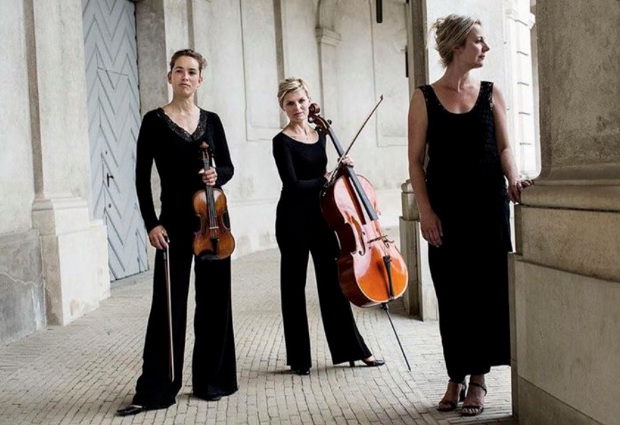 'Trio Kozue' består af violinisten Eva Kristine Vasarhelyi, Tanja Hesse, cello og Kristine Thorup på klaver.