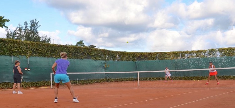 På lørdag er det tennissportens dag, hvor der bliver mulighed for at træne med klubbens cheftræner, Behzad Samimi. Arkivfoto: AOB