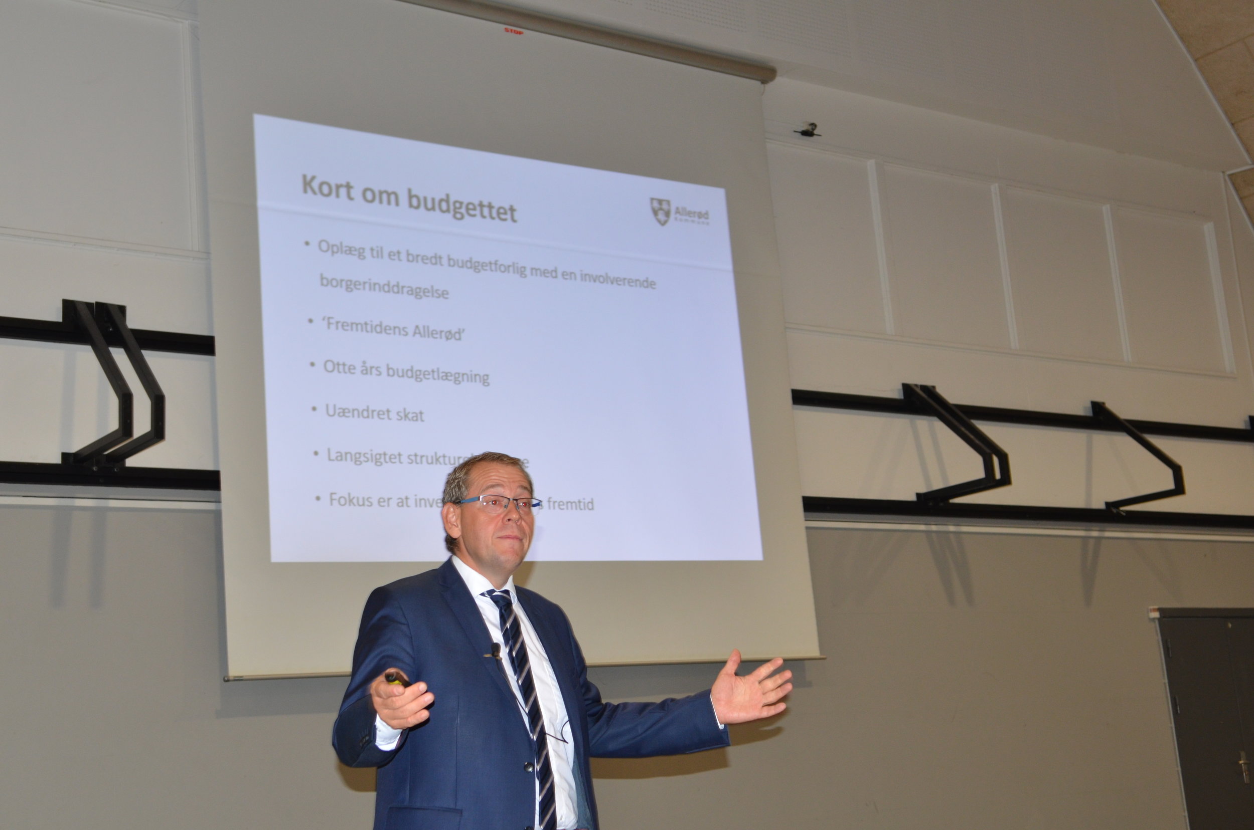 Borgmester Karsten Längerich oplyste, at der både var roser og torne i budgettet. Foto: AOB