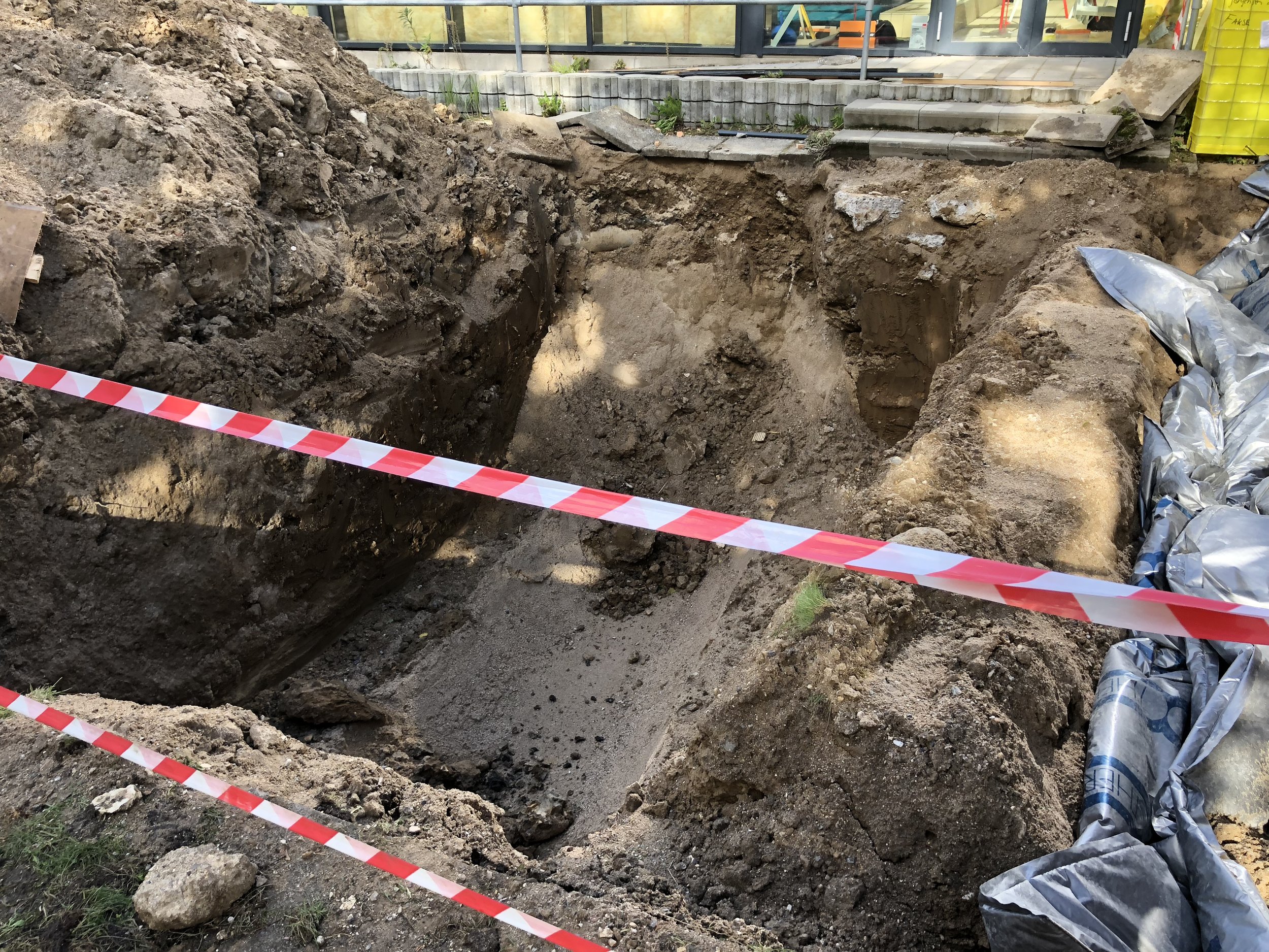 Her er gravet ned til en gammel olietank, som nu er fjernet. Foto: AOB