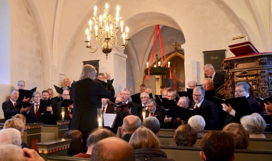 Studenter-Sangforeningen - Danmarks største og ældste mandskor - synger igen i år julen ind i Blovstrød Kirke. Arkivfoto: AOB