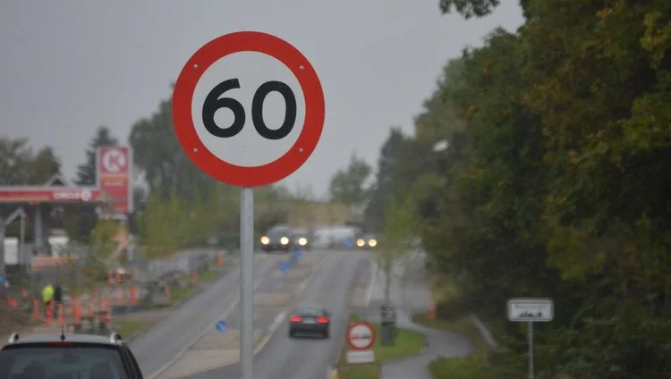 Lige inden man når byskiltet 'Blovstrød' står der, at nu må man køre 60 km/t - er det en fælde? Foto: AOB