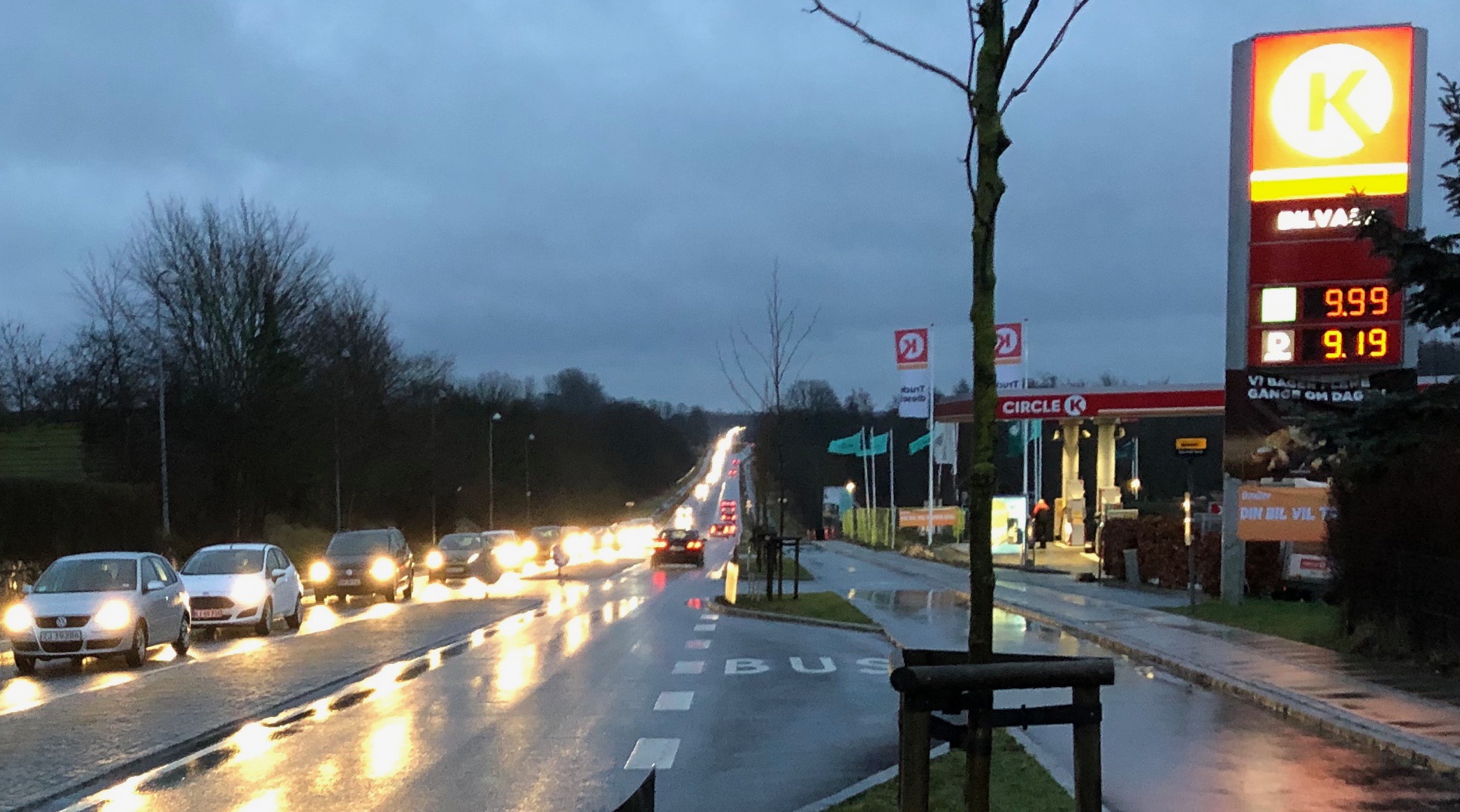 I onsdags aften stoppede politiet en bilist, uden førerret og havde samtidig taget en bil uden at få lov. Arkivfoto: AOB