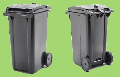 Kommunerne har nu indgået kontrakt med det svenske firma Plastic Omnium AB om levering af bl.a. ovenstående viste 2- kammer-affaldsbeholdere. Det er meningen, at der skal stå 3 beholdere ved hver enkelt parcelhus. Det skal dog bemærkes at ordningen er frivillig.