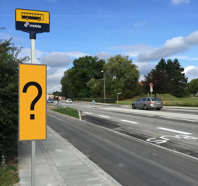 For tiden er der ingen ruteplaner ved busstoppestederne. Illustration: AOB
