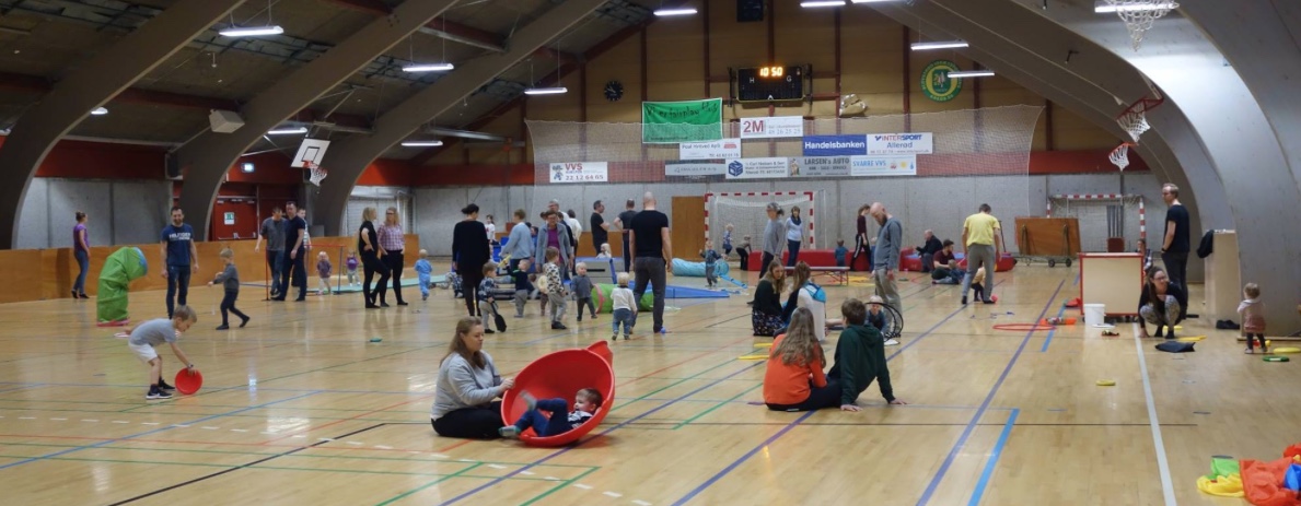Også i dag var der rigtig mange børn, som tumlede rundt i Blovstrødhallen. Foto: Poul Møller Hansen