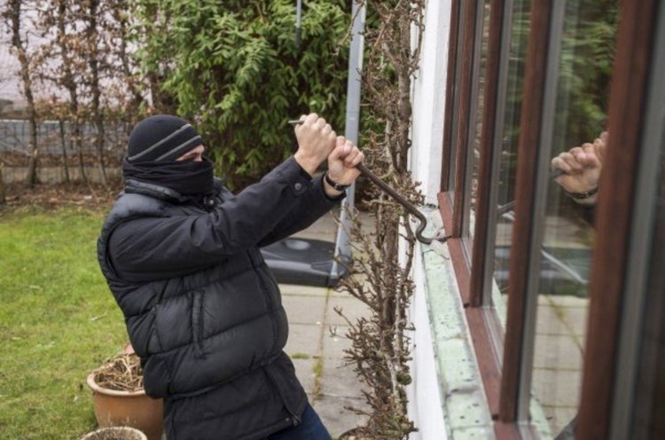 Der har været tre indbrud i Blovstrød - og i alle tilfælder er der tale om, at et vindue der er brudt op. Temafoto