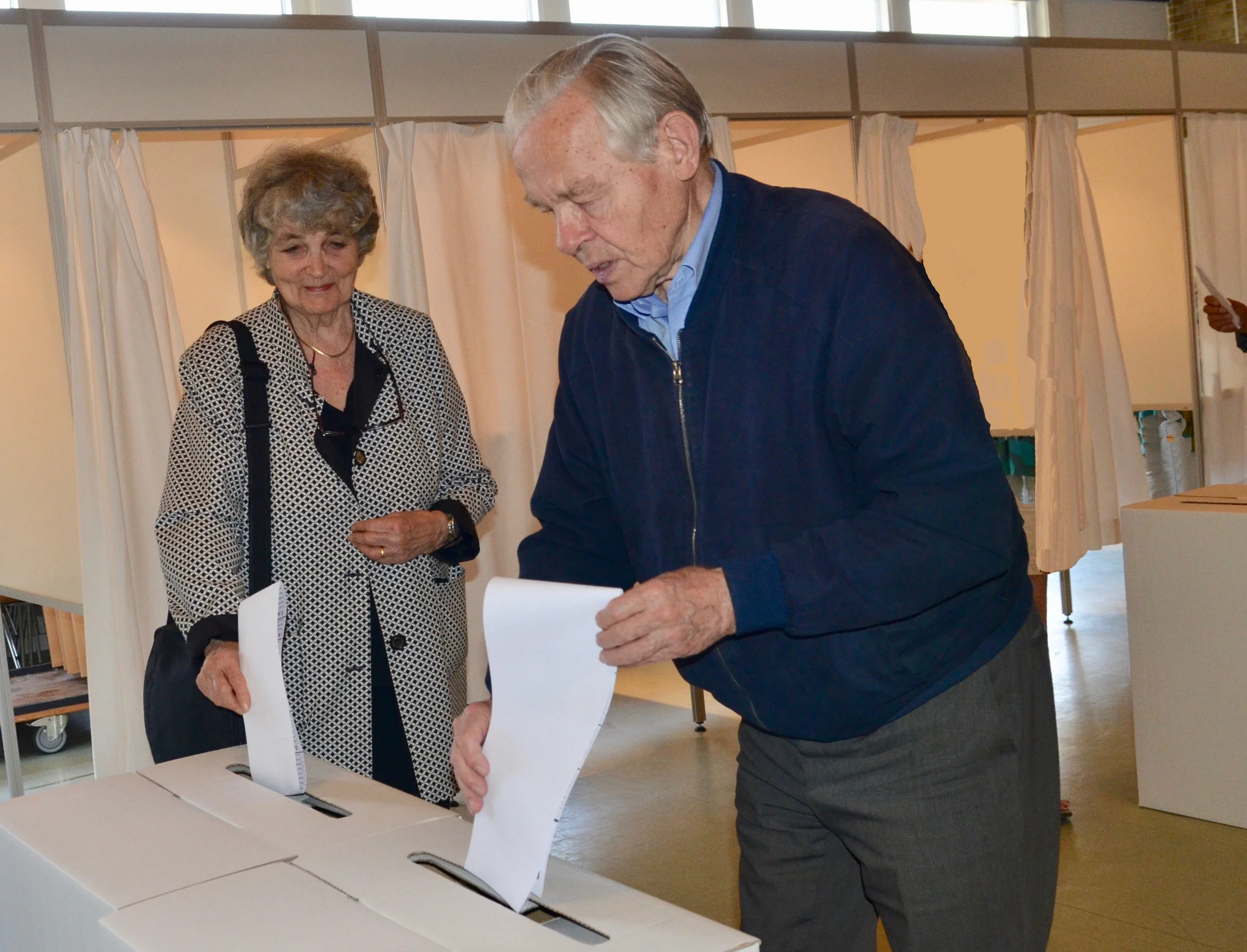 Krydset blev sat det rigtige sted på stemmesedlen og kom sikkert ned i boksen. Foto: AOB
