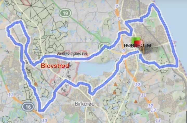 Her er kortet, som viser ruten på 50 km, der passerer nord om Blovstrød på Sandholmgårdsvej.