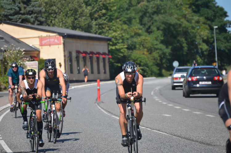 Mere end 3.100 deltagere fra mere end 70 lande deltager i ironman-arrangementet, der byder på 3,8 kilometer svømning, 180 kilometer cykling og 42.2 kilometer løb. Arkivfoto: AOB