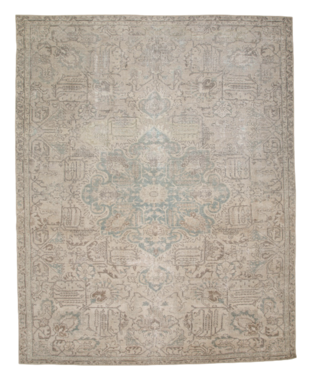 Vintage inspired neutral rug 7'x9'