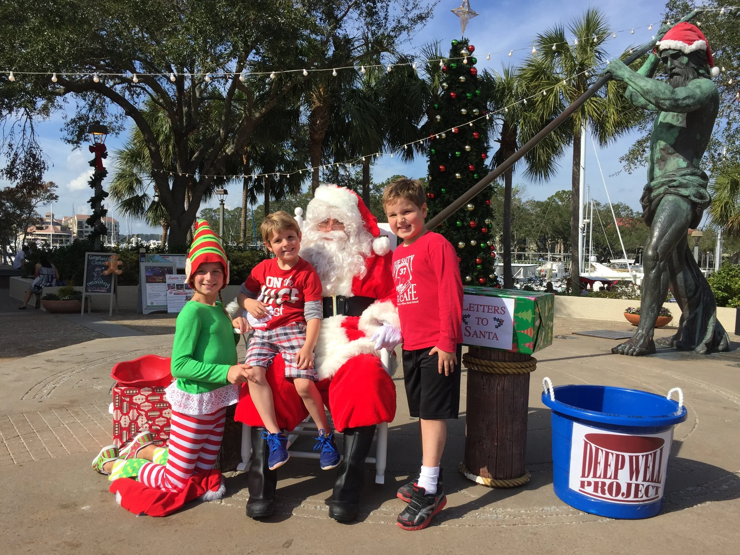 Santa Comes to the Harbour