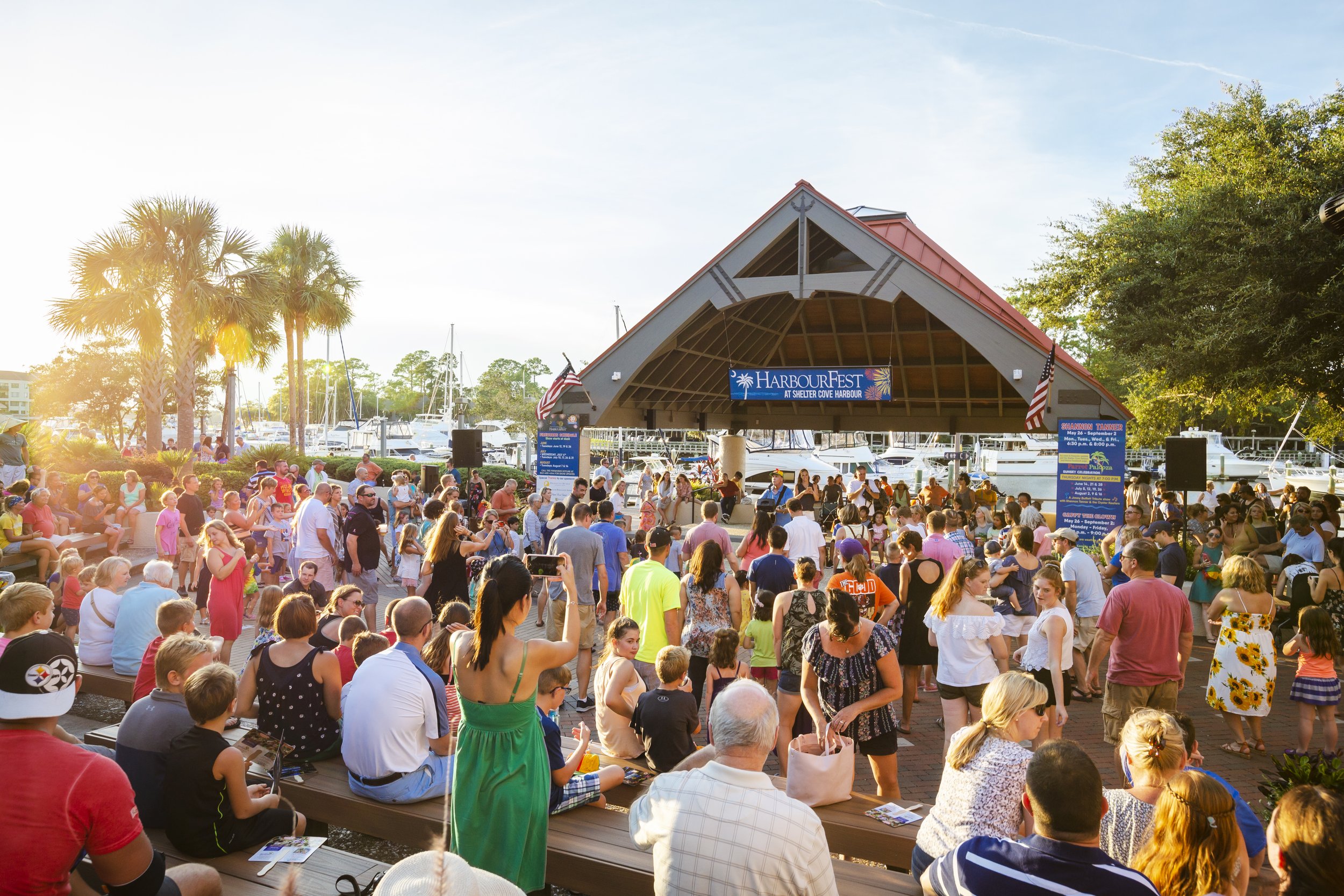 harbourfest-crowd.jpg