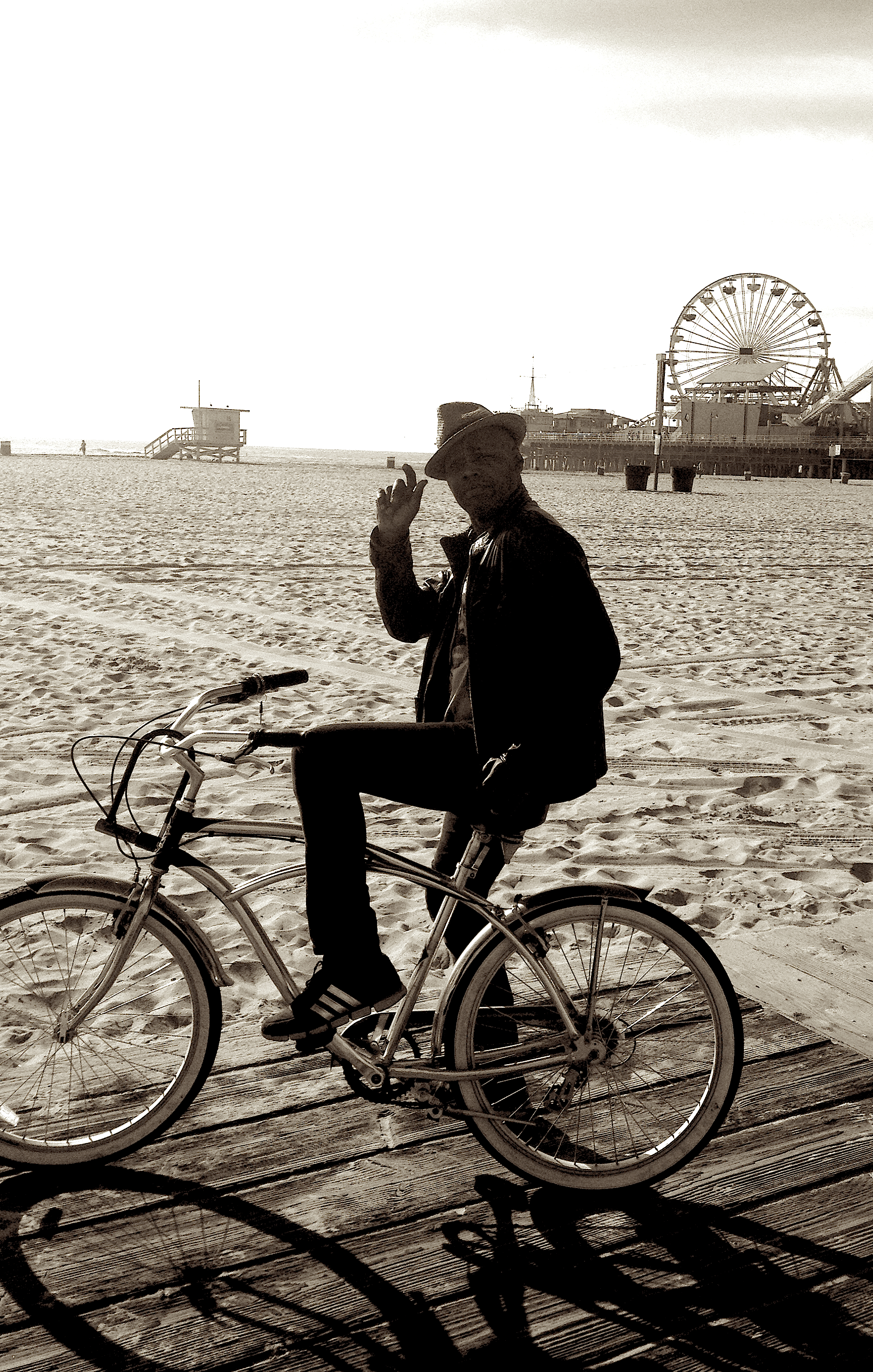 Santa Monica beach cruzin'.jpg