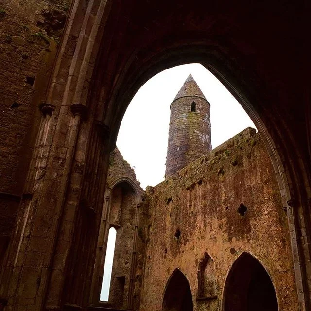 #rockofcashel #castle #round #tower #arch #12thcentury #kings #munster #history #europe #stone #sandstone #limestone #middleages #medieval #architecture #travel #explore #cashel #county #tipperary #ireland