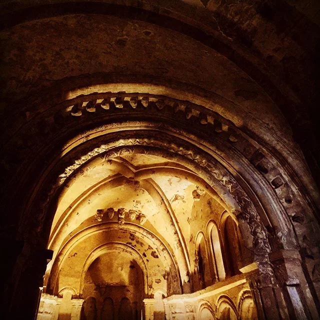 #rockofcashel #chapel #carved #heads #king #cormac #12thcentury #romanesque #architecture #arches #munster #europe #middleages #midevil #history #lighting #sandstone #travel #explore #cashel #county #tipperary #ireland