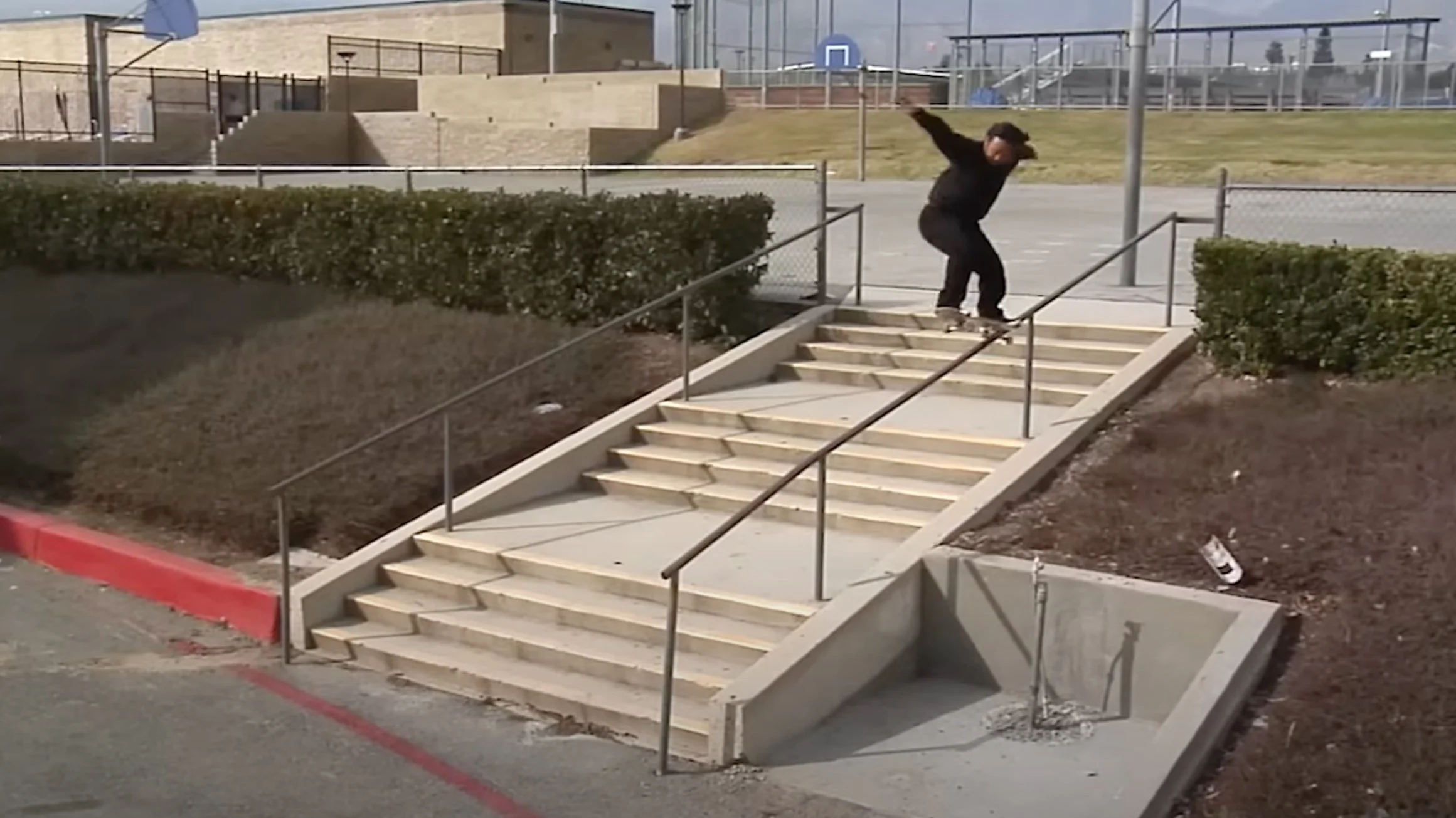 Julian Lewis |&nbsp;Welcome to etnies
